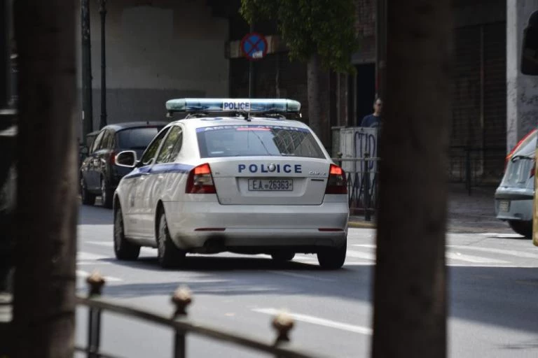 Παραδόθηκε στις αρχές ο δράστης της δολοφονίας του 21χρονου στον Πειραιά